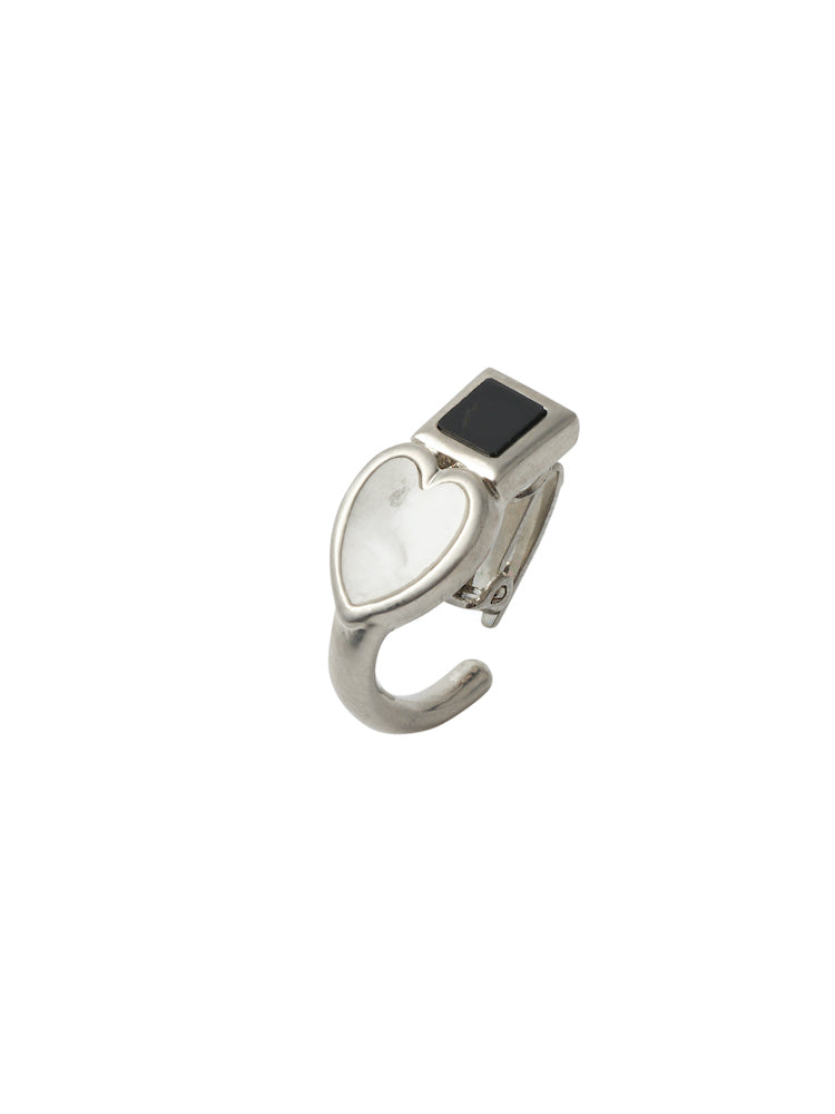 カラー:Silver × Onyx × Howlite (Black × White) ※イヤリングの写真を掲載しておりますがこちらはピアスタイプの商品詳細ページになります