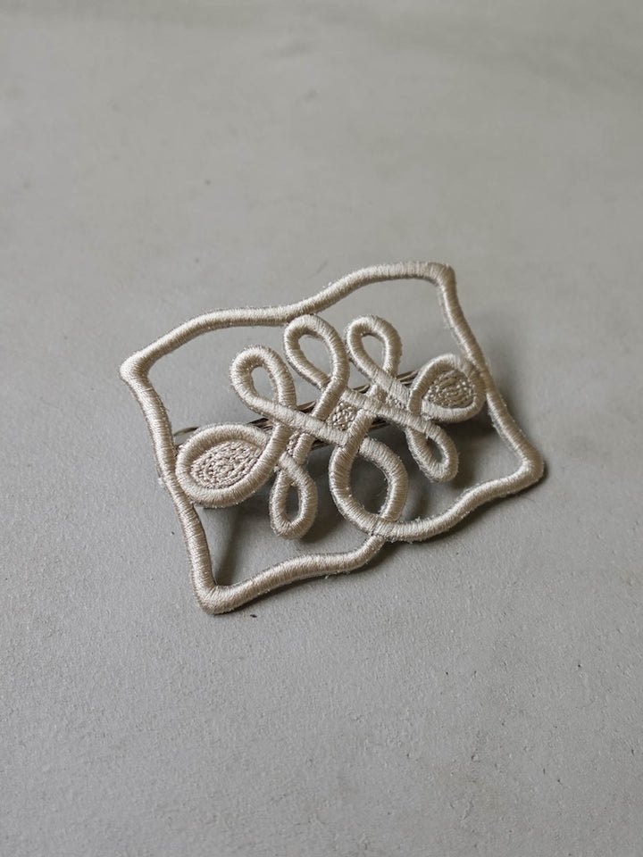 カラー:Greige ※室内にて自然光で撮影