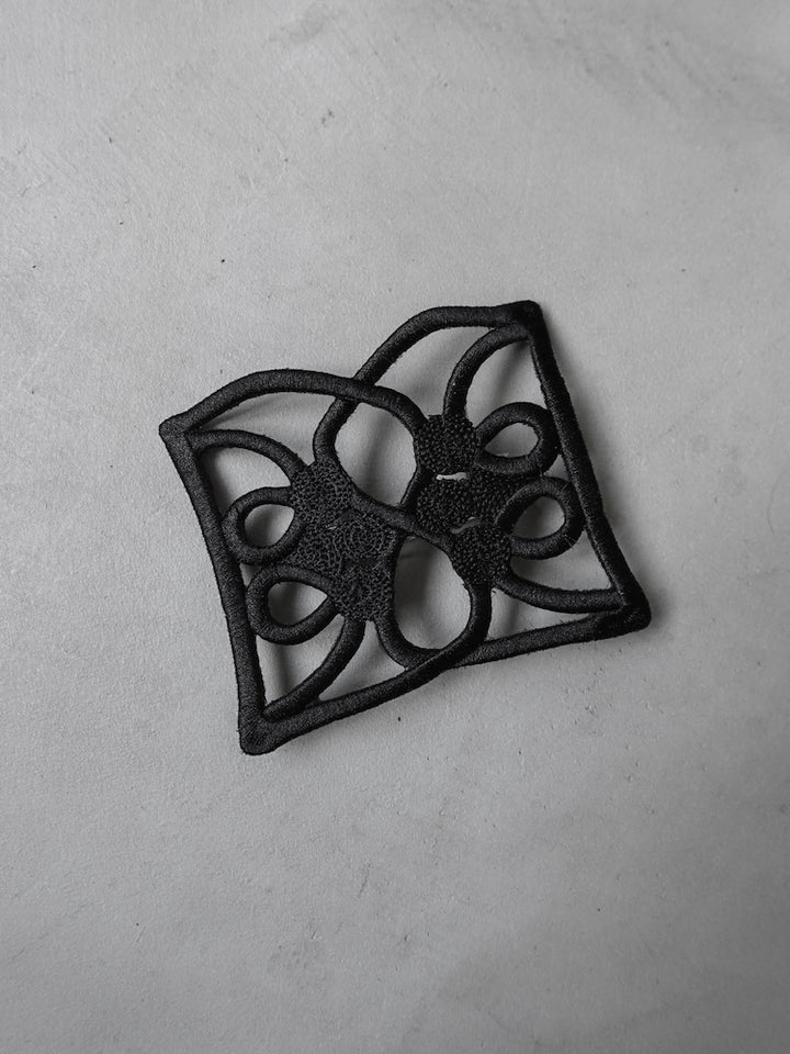 カラー:Black ※室内にて自然光で撮影