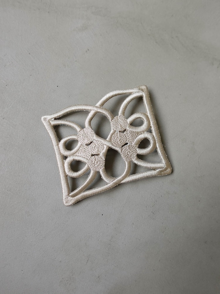 カラー:Greige ※室内にて自然光で撮影