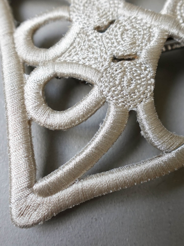 カラー:Greige ※室内にて自然光で撮影