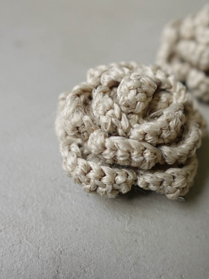 カラー:Greige ※室内にて自然光で撮影