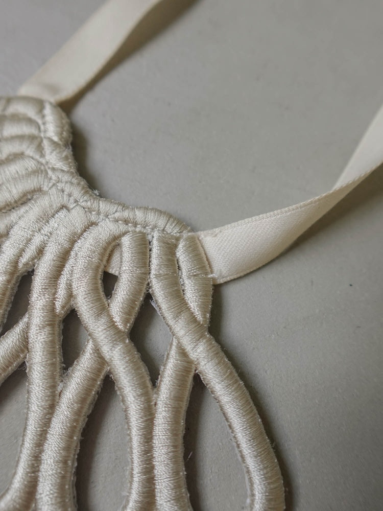 カラー:Greige ※室内にて自然光で撮影