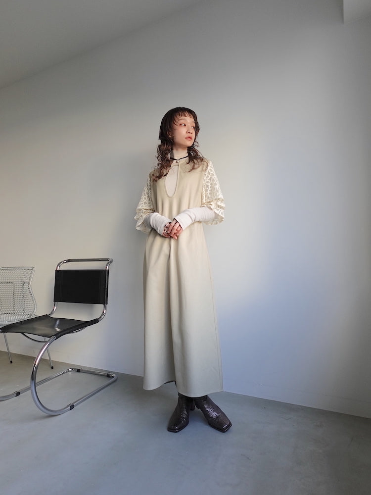 モデル身長:165cm / カラー:Beige