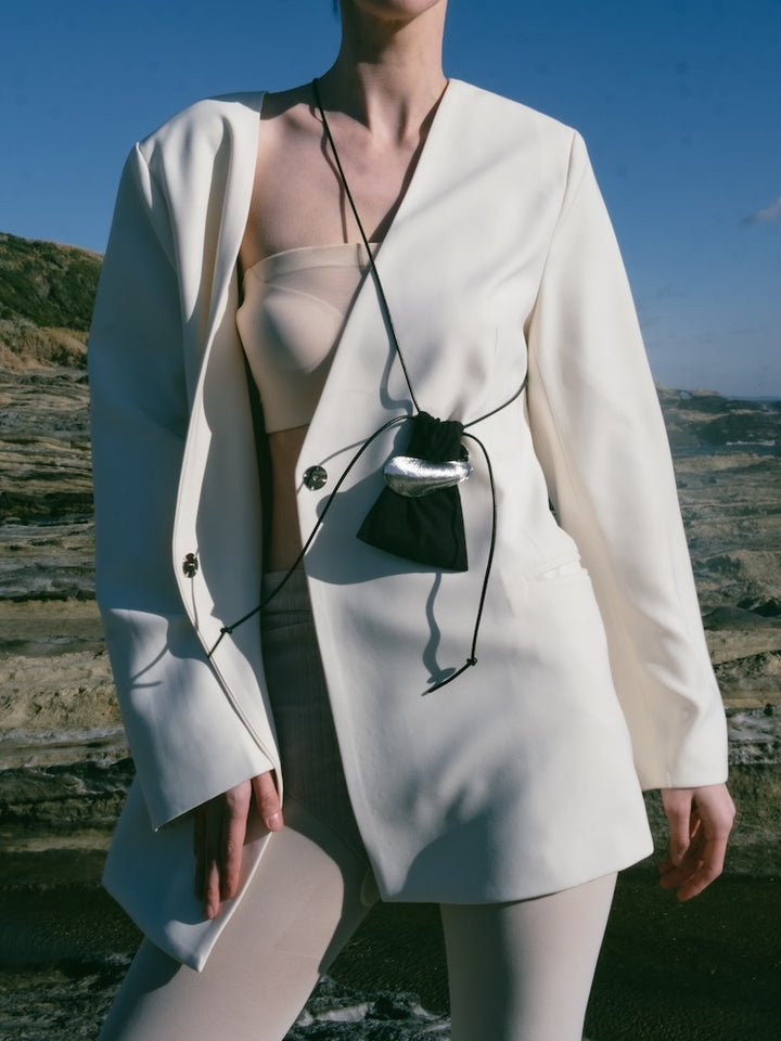 カラー:SIlver (ブラックの巾着が付属します)