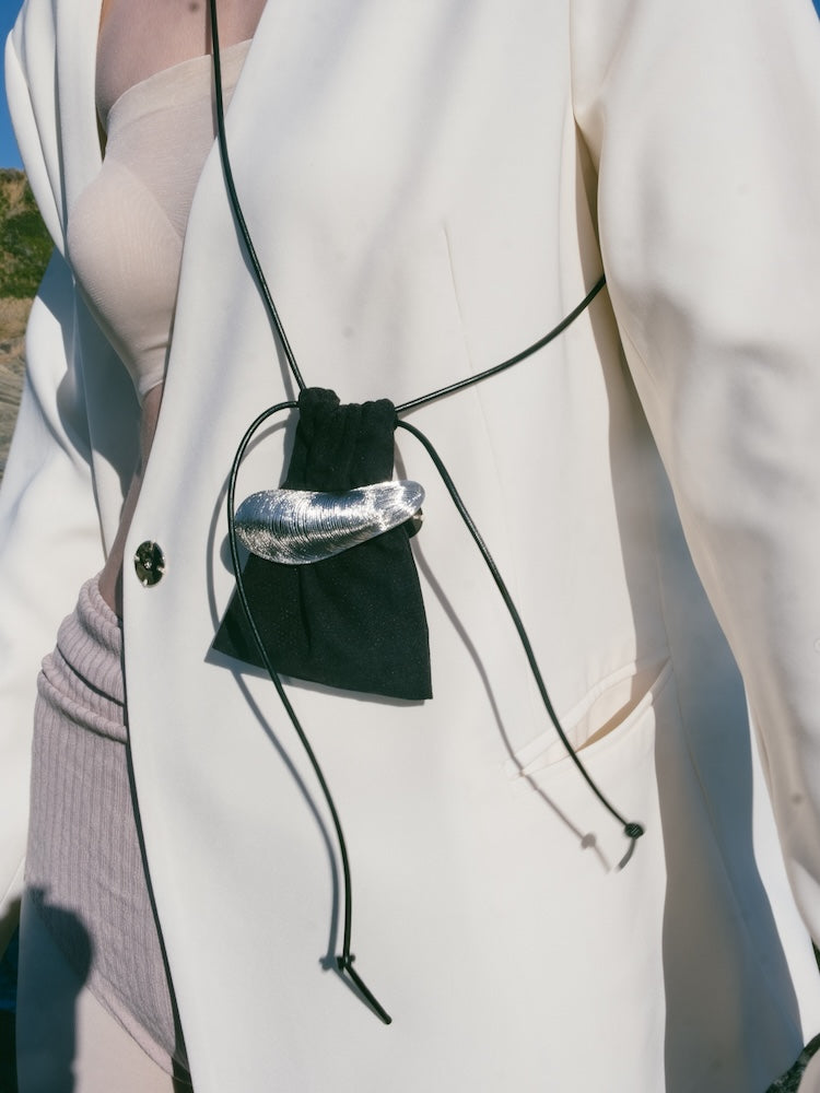 カラー:SIlver (ブラックの巾着が付属します)