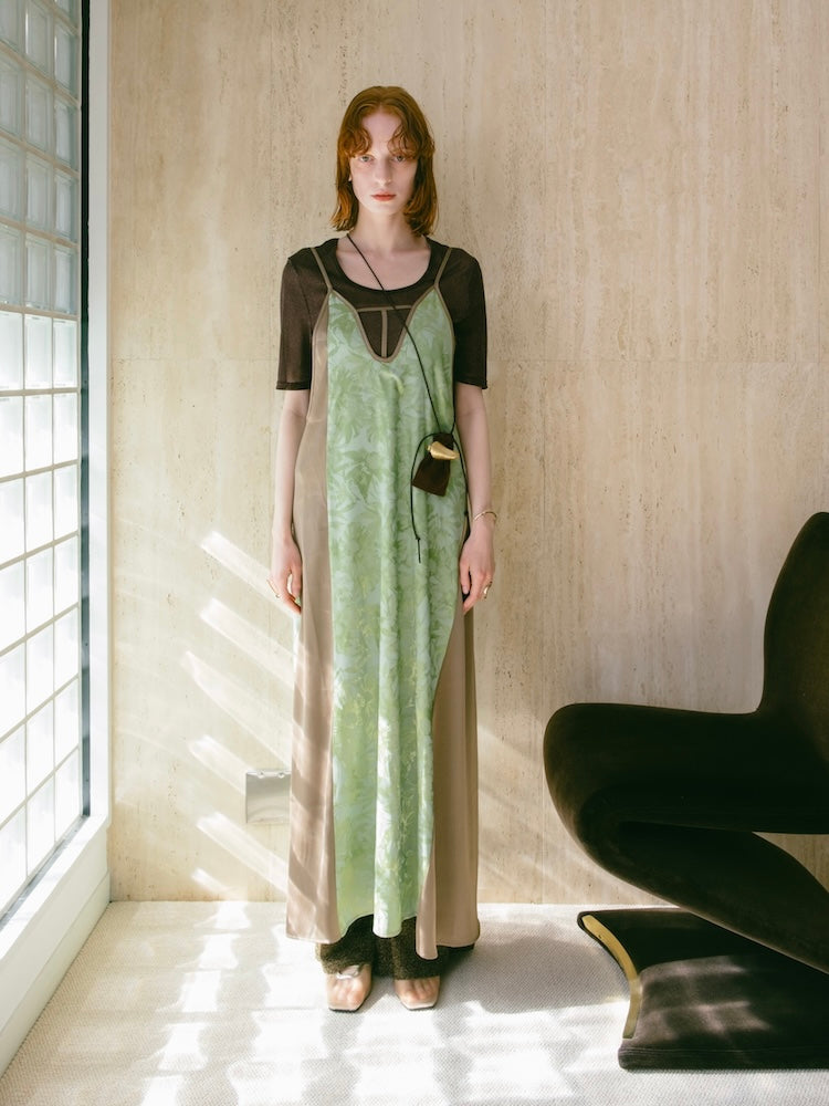 カラー:Gold (ブラウンの巾着が付属します)