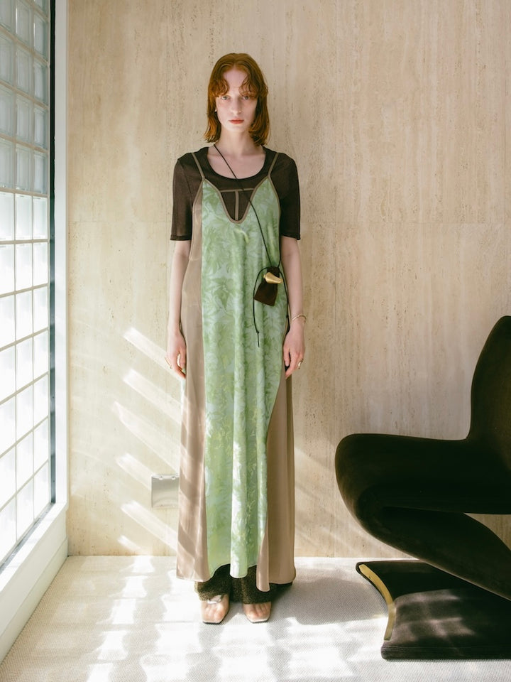 カラー:Gold (ブラウンの巾着が付属します)