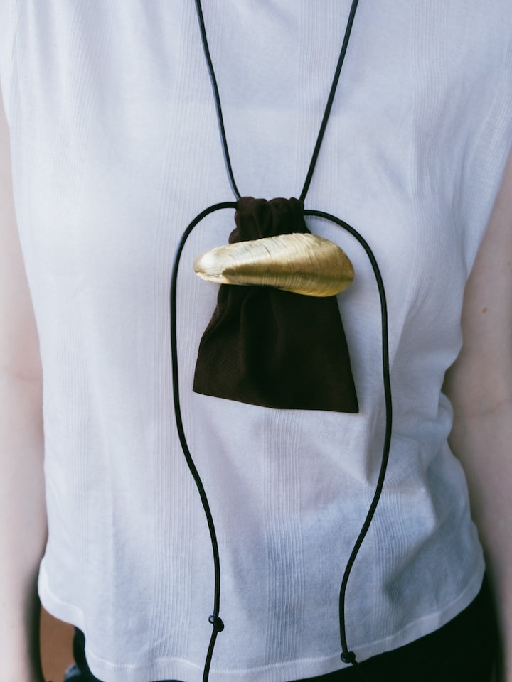 カラー:Gold (ブラウンの巾着が付属します)