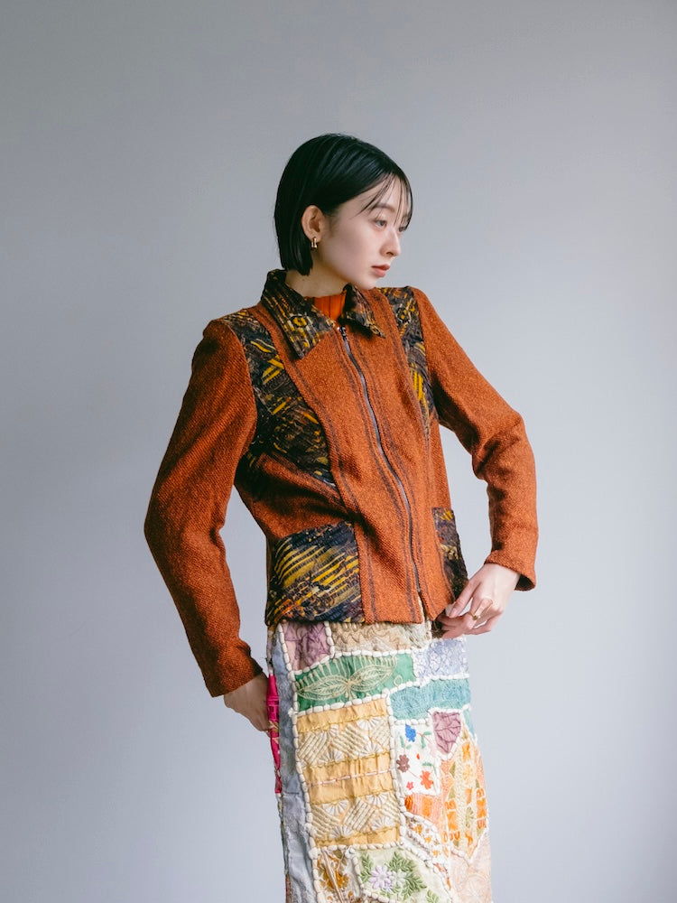 Chenille yarn Plain Stitch Cardigan Jacket ¥39,600  さまざまなボトムスと相性が良く一年を通して使える柔らかで上品なカーディガンのように羽織れるジャケットです。  モール糸を編み上げる事で出来る色の濃淡が特徴で肌触り良いモール独特のあたたかさが感じられる極上 