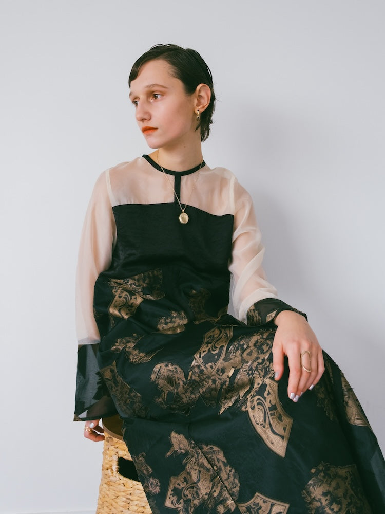 モデル身長:172cm / カラー:Gold