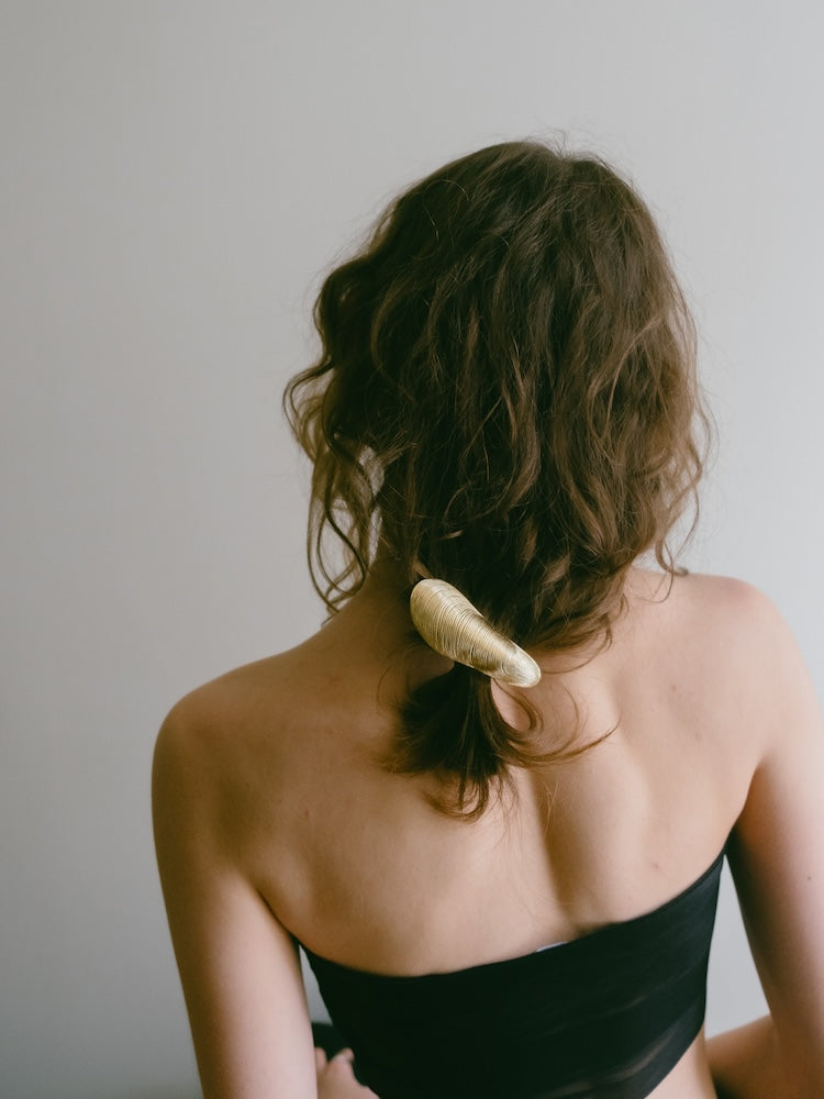 カラー:Gold (ブラウンの巾着が付属します)