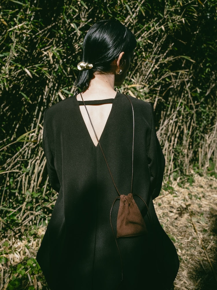 カラー:Gold (ブラウンの巾着が付属します)