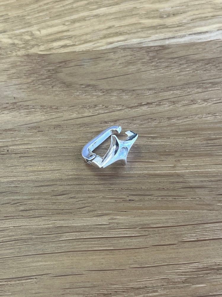 カラー:Silver × Labradorite (Gray) ※天然石は1点ごとに異なります。柄の出方や色味に個体差があり、石の中に汚れや傷があるものもございます。予めご了承くださいませ。