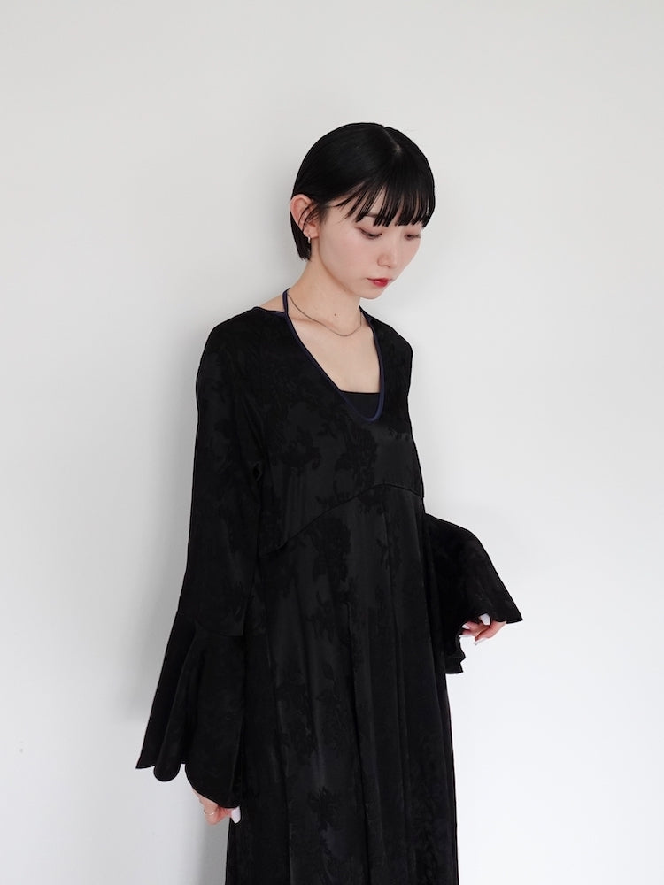 モデル身長:162cm / カラー:Black