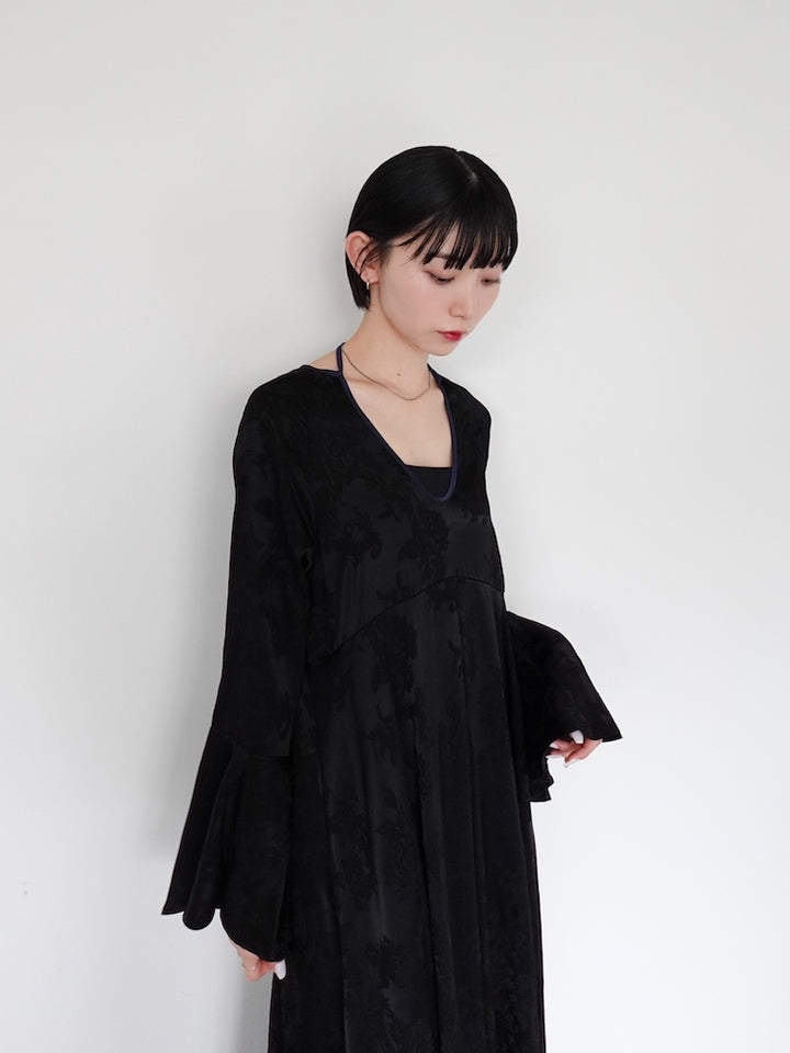 モデル身長:162cm / カラー:Black