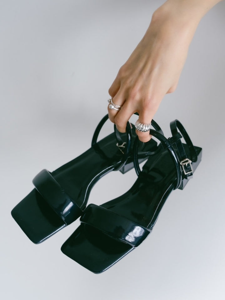 カラー:Black / サイズ:S, M, L