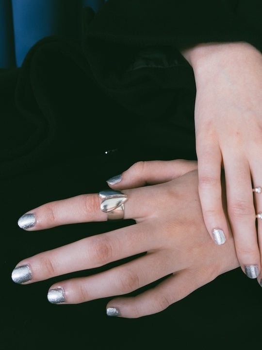 カラー:Silver ※こちらは13号の着用写真です