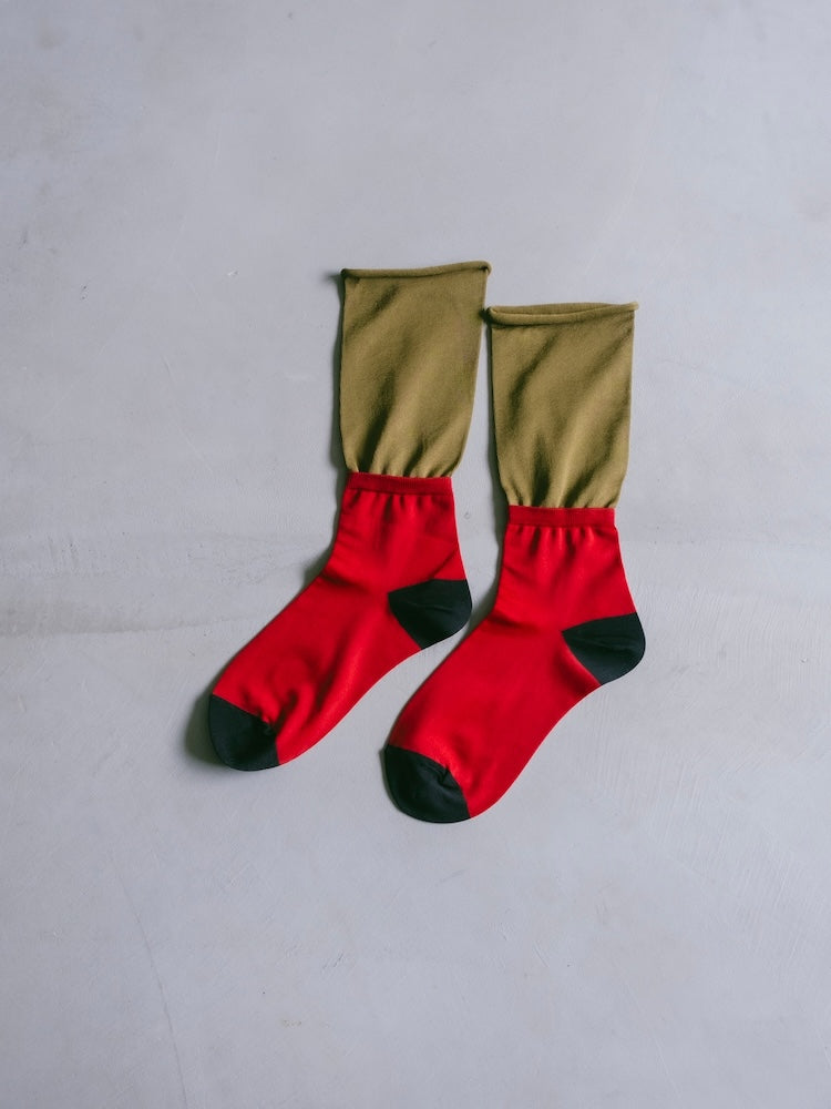 カラー:Khaki × Red