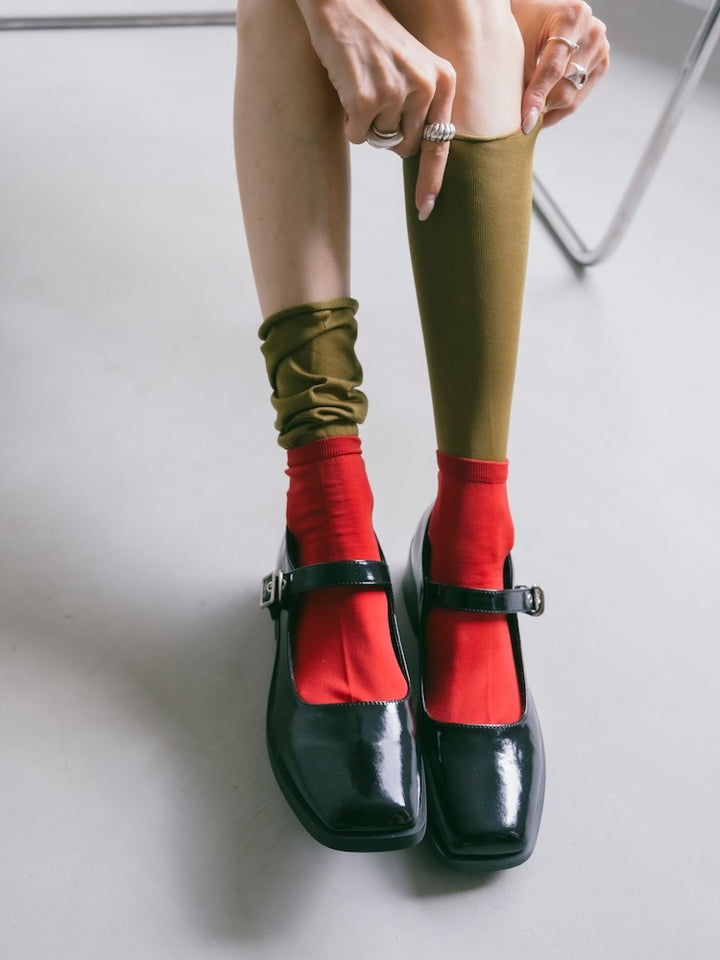 カラー:Khaki × Red