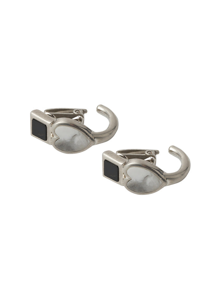 カラー:Silver × Onyx × Howlite (Black × White) ※イヤリングの写真を掲載しておりますがこちらはピアスタイプの商品詳細ページになります