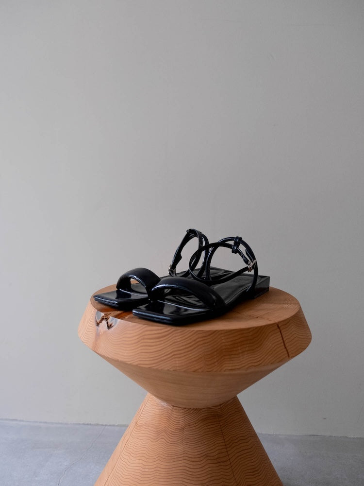 カラー:Black / サイズ:S, M, L