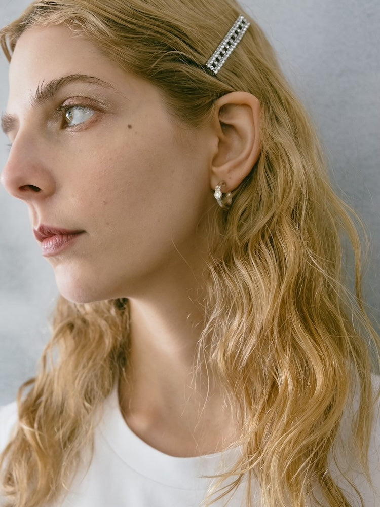 カラー:Silver ※ピアスの写真を使用していますが、こちらはイヤリングページです