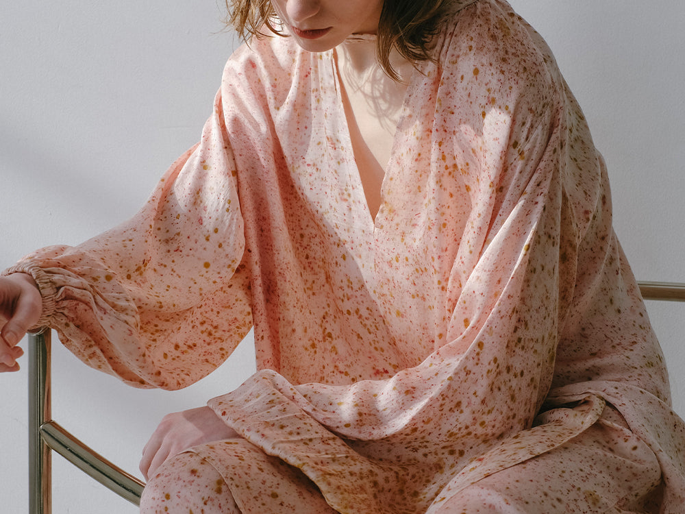 植物を束ね、写し、重ねる