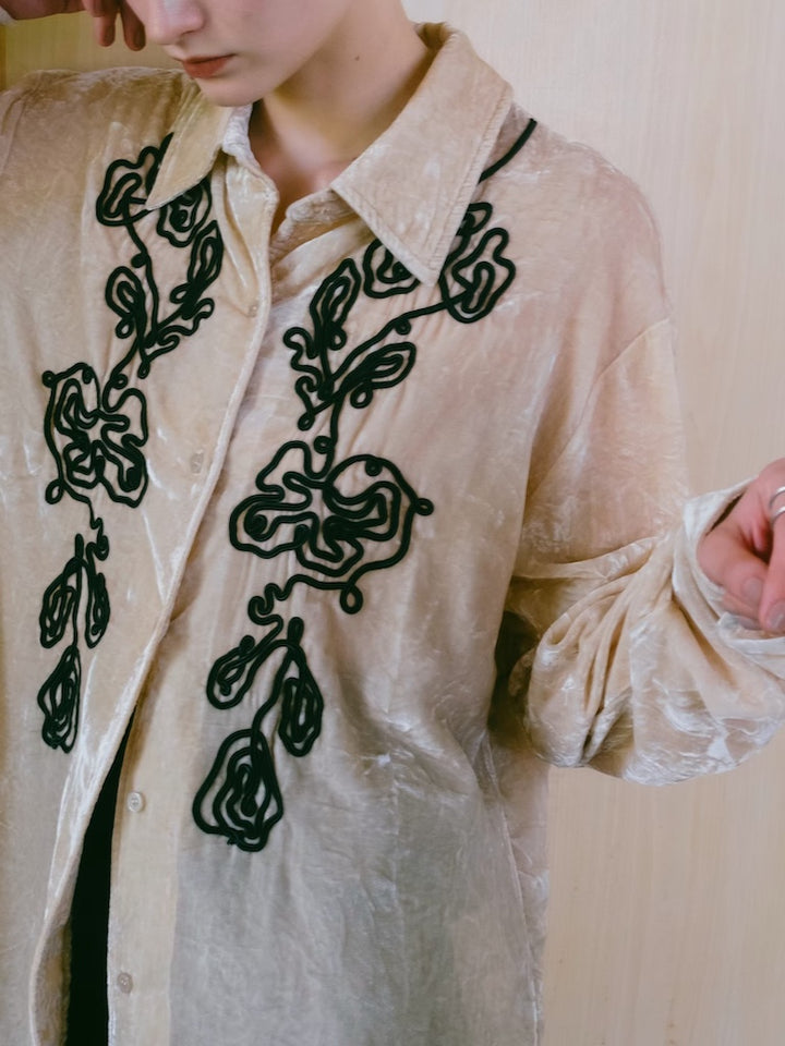 【10月24日(土) 12:00販売開始】Code Embroidery Velour Shirt