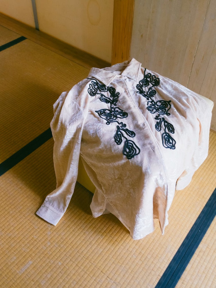 【10月24日(土) 12:00販売開始】Code Embroidery Velour Shirt