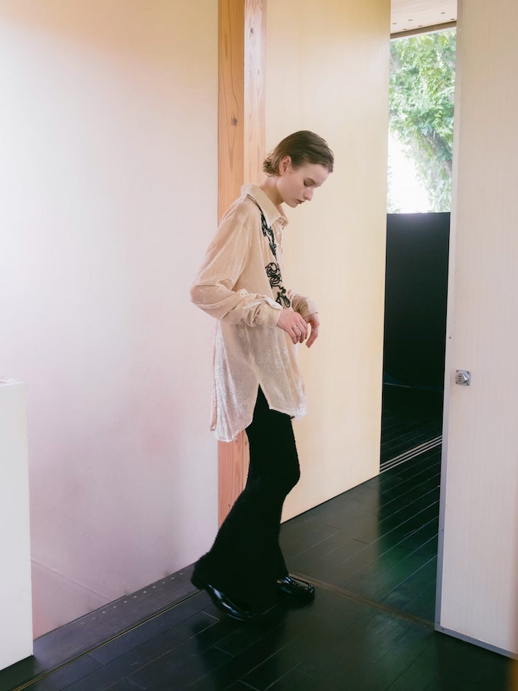 【10月24日(土) 12:00販売開始】Code Embroidery Velour Shirt