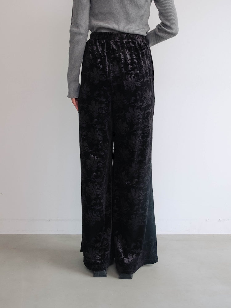モデル身長：156cm / カラー：Black