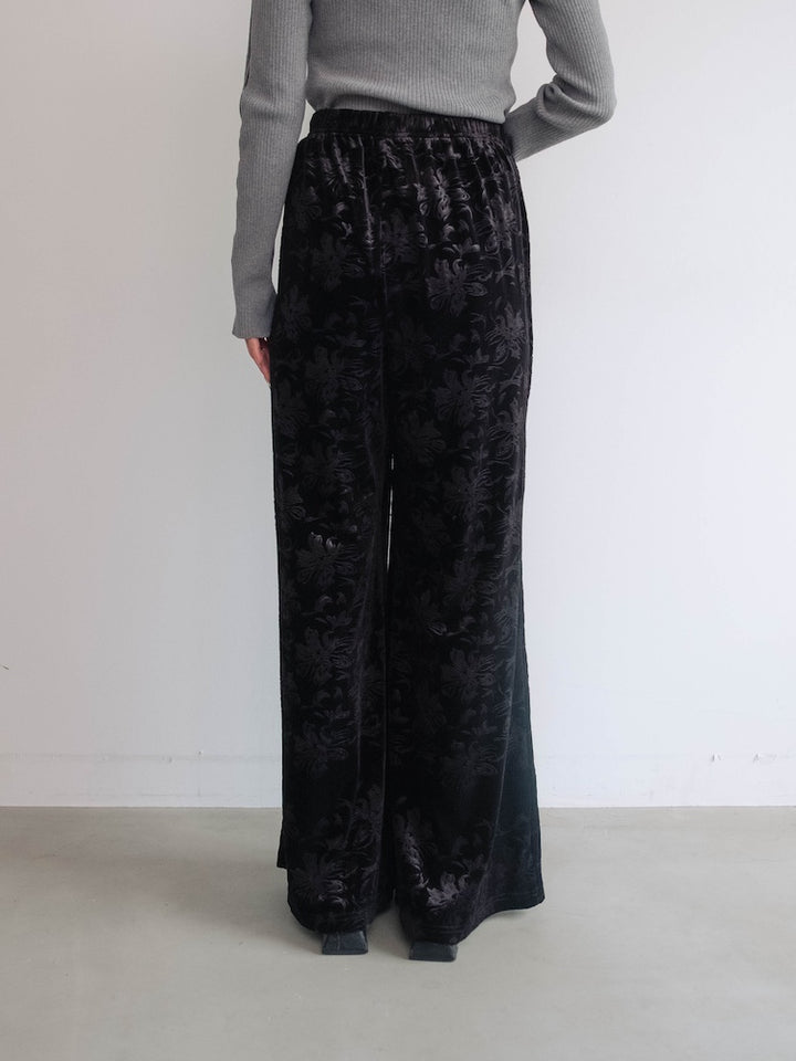 モデル身長：156cm / カラー：Black