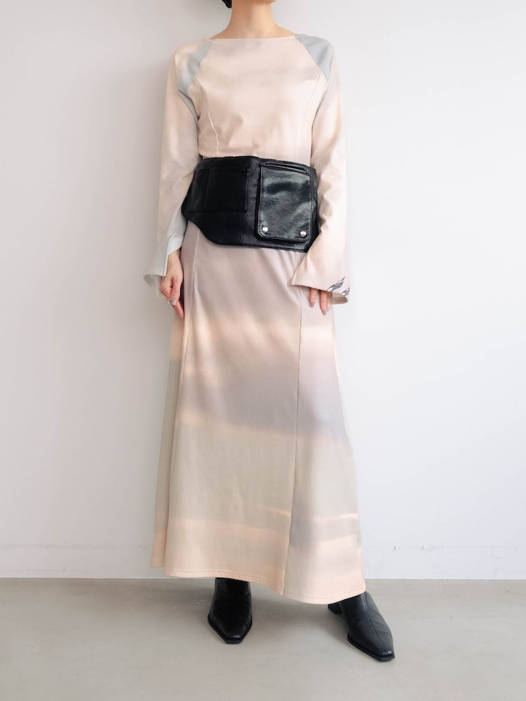 モデル身長：156cm / カラー：02 SwanMigration
