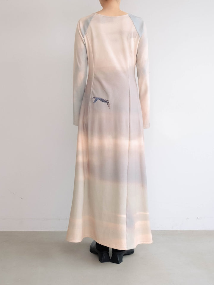 モデル身長：156cm / カラー：02 SwanMigration
