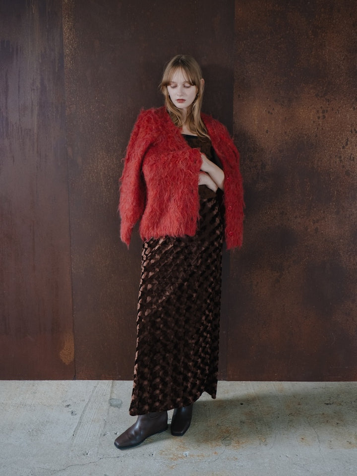 Emboss Velour Long Skirt / モデル身長：174cm Mサイズ着用