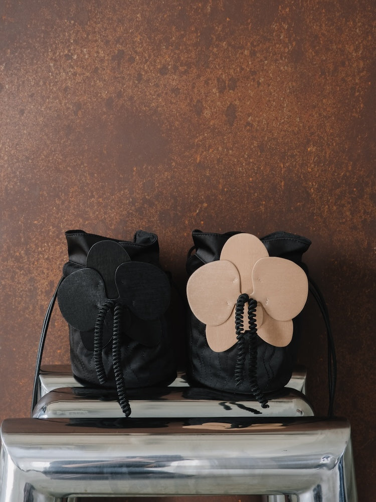 【11月28日(金) 12:00販売開始】Flower Motif Drawstring Bag