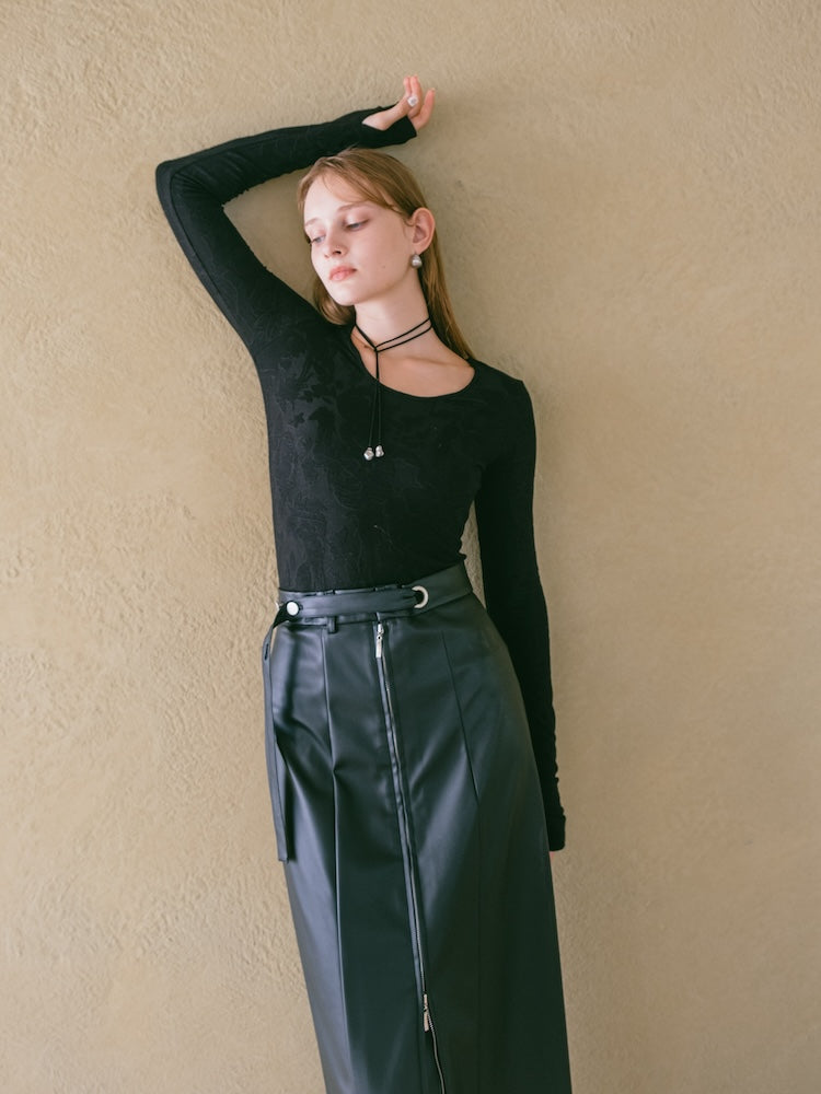 モデル身長：174cm / カラー：Black / モデル着用サイズ：Mサイズ