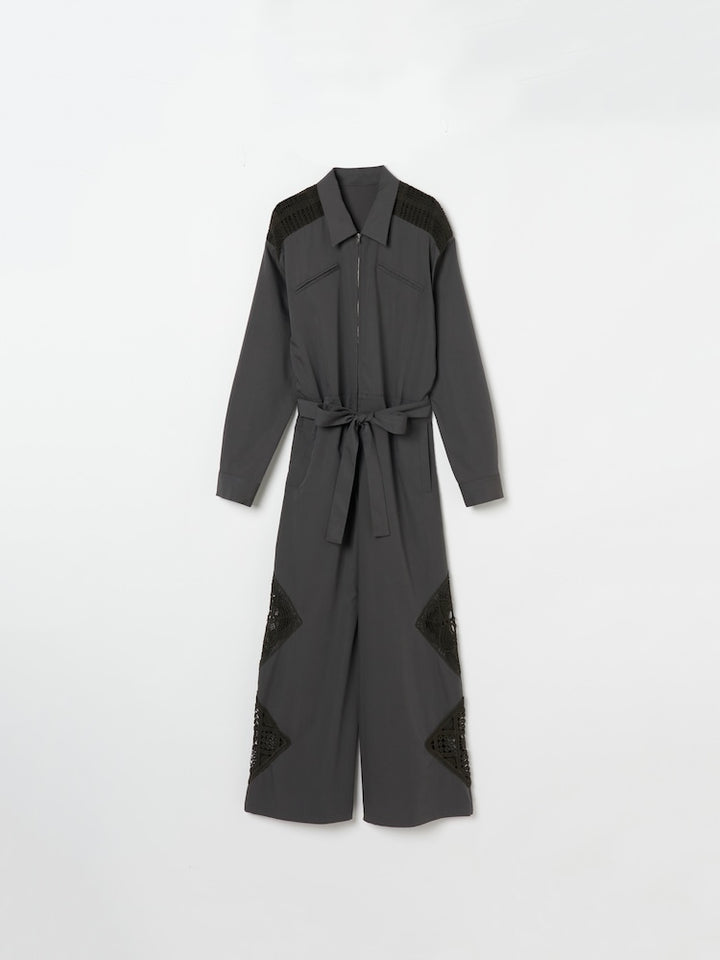 カラー：Charcoal