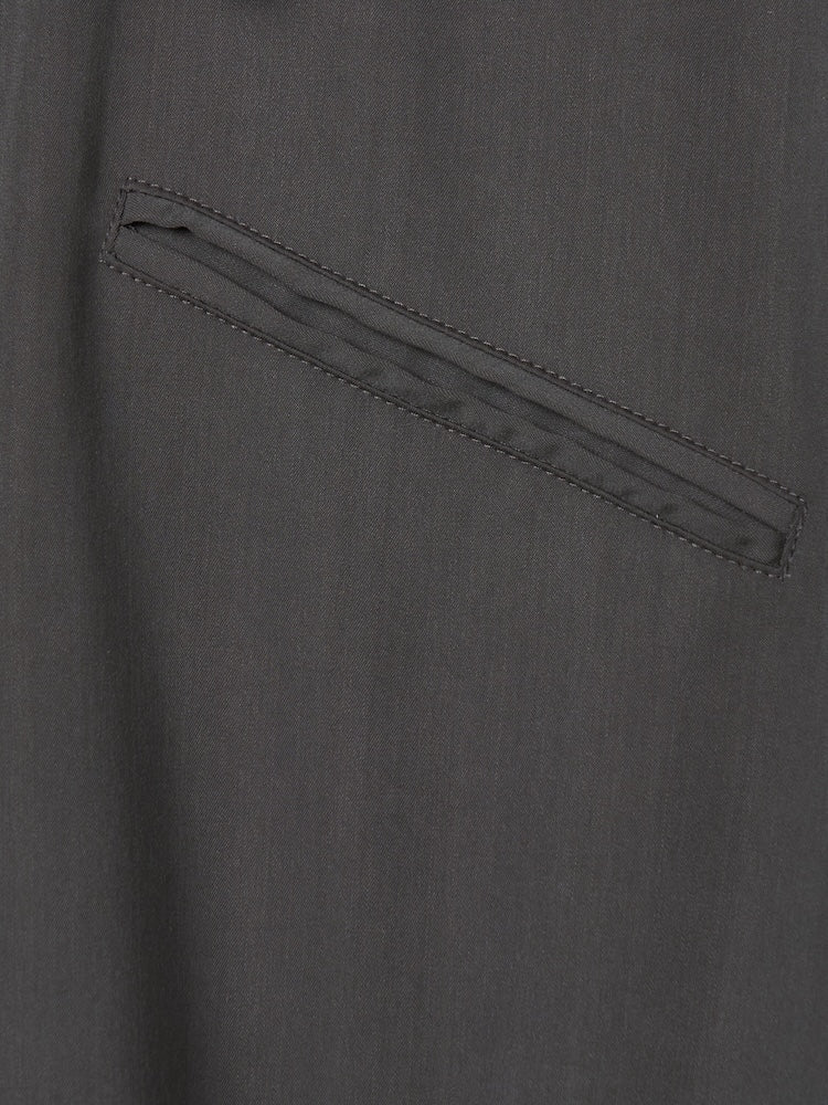 カラー：Charcoal