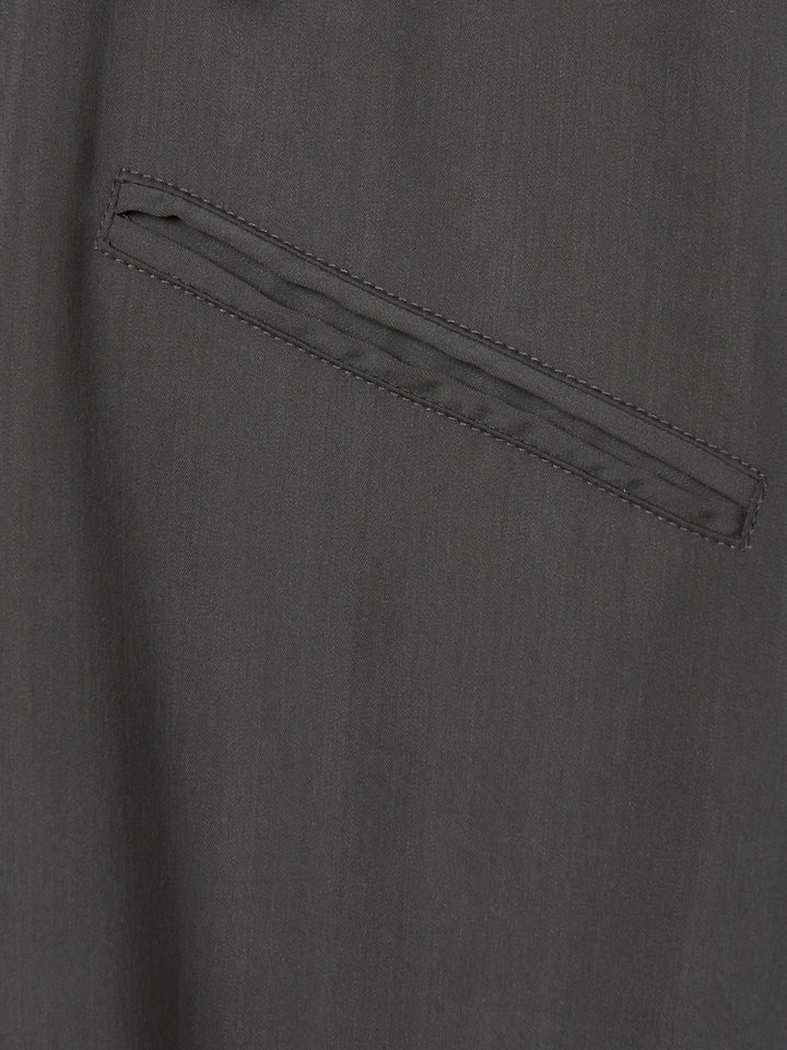 カラー：Charcoal