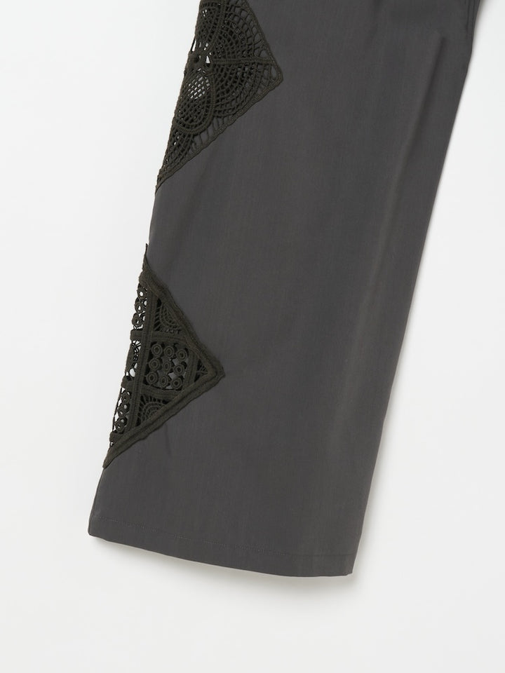 カラー：Charcoal