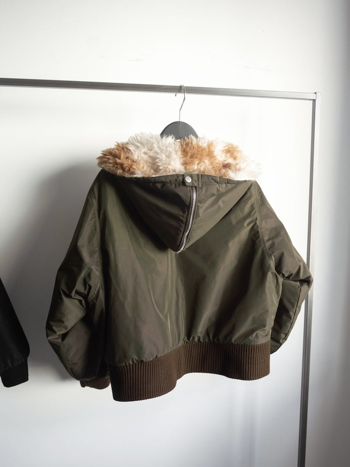 カラー：Khaki