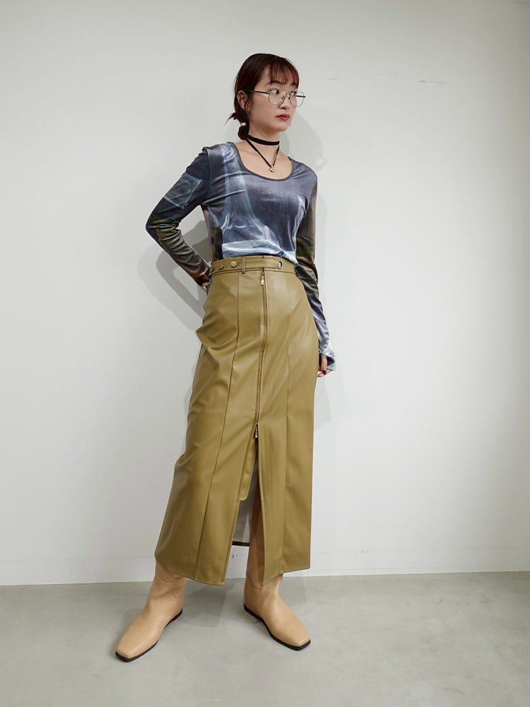モデル身長：168cm / Belt Design Zip Skirt Sサイズ着用