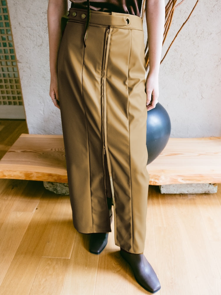 モデル身長：170cm / カラー：Ocher / モデル着用サイズ：Mサイズ