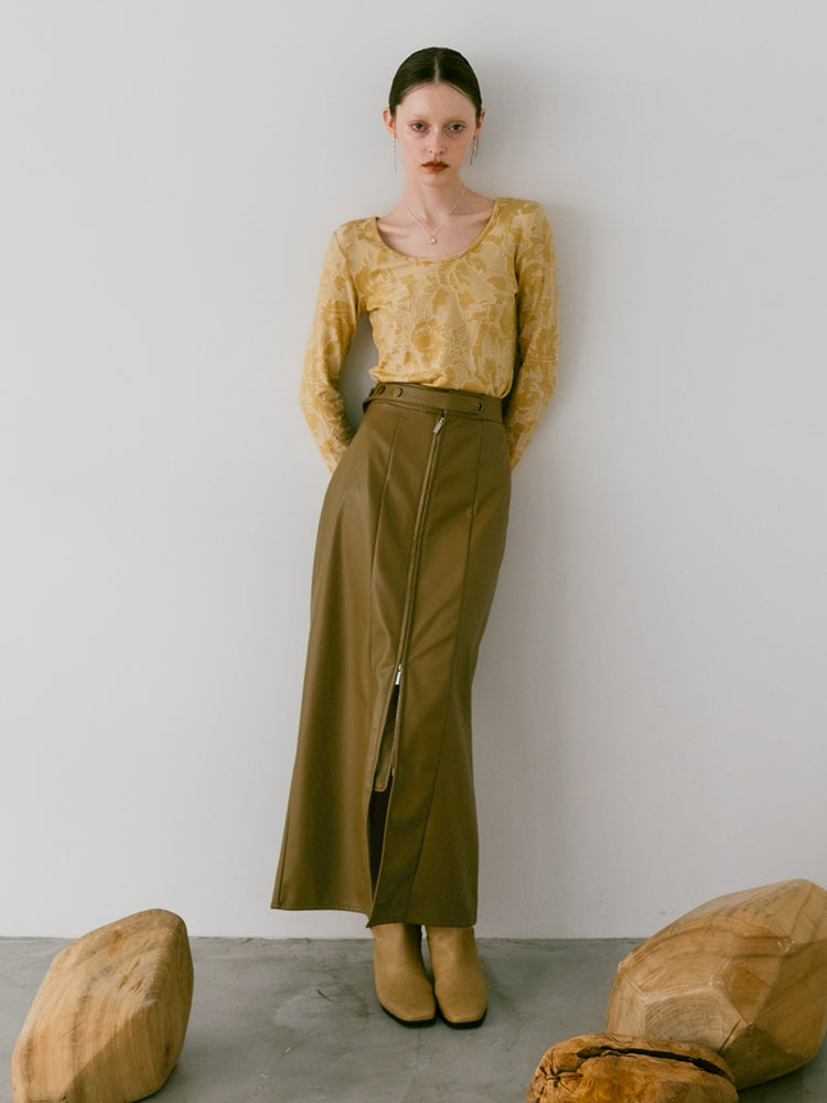 モデル身長：170cm / カラー：Ocher / モデル着用サイズ：Mサイズ