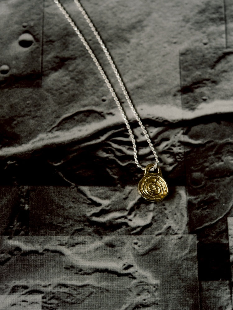 カラー：Gold