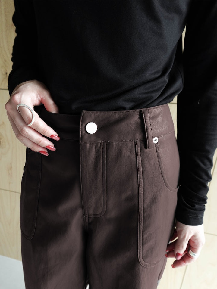 モデル身長：162cm / カラー：Brown ※製品着用