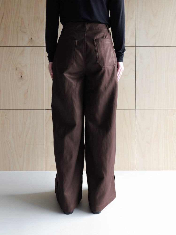 モデル身長：162cm / カラー：Brown ※製品着用
