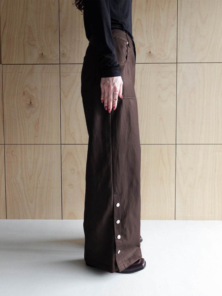 モデル身長：162cm / カラー：Brown ※製品着用